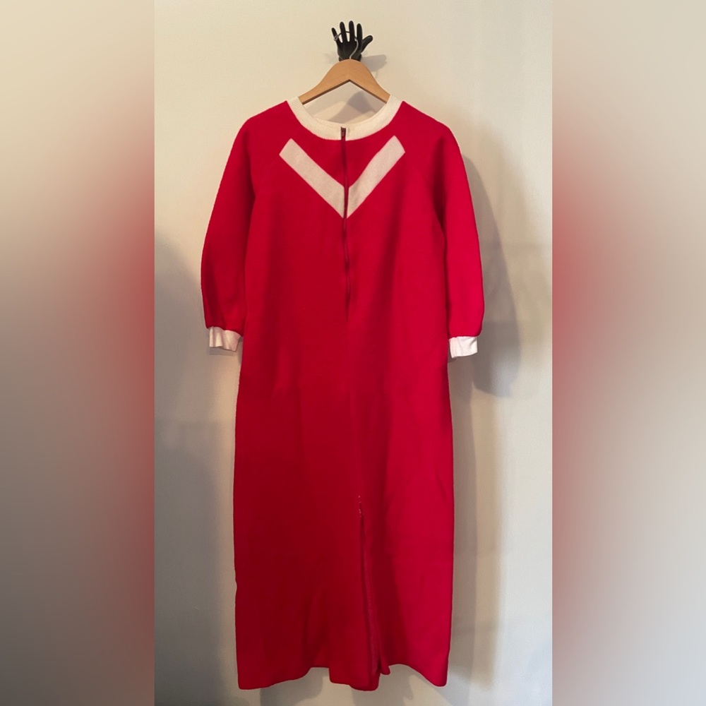 Vintage fuzzy cozy zip night gown. Red & white WARM with one pocket